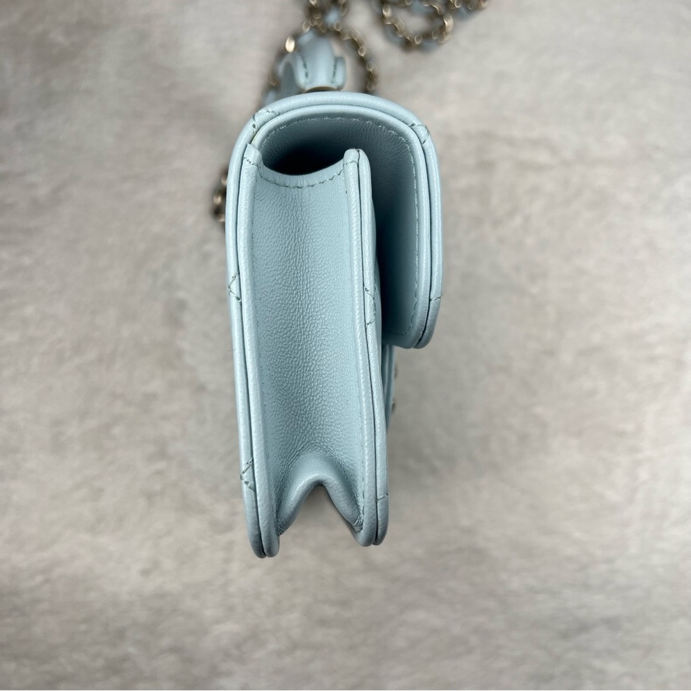 CHANEL 21K Lambskin Light Blue Quilted Flap Coin Purse with chain - Picture 5 of 9